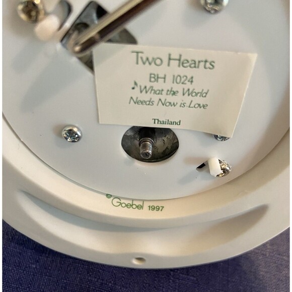 Hummel, "Two Hearts" Musical Figurine, plays "What the World Needs Now is Love". - Picture 10 of 12